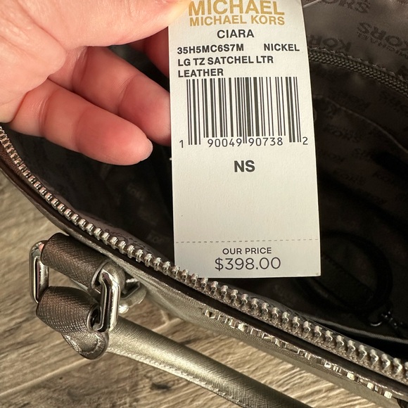 Authentic Michael Kors Satchel - Picture 5 of 9
